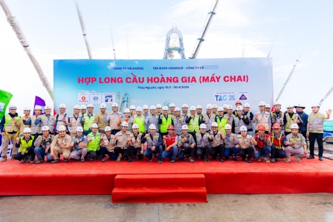 Hợp Long cầu Hoàng gia,từ Vinhomes Royal island vào trung tâm Hải phòng mất 5 phút lái xe 