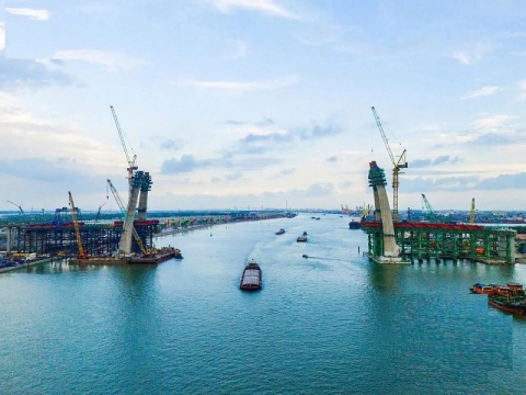 Toàn cảnh Cầu Hoàng Gia kết nối đảo vũ yên Vinhomes Royal Island với Thành phố Hải phòng